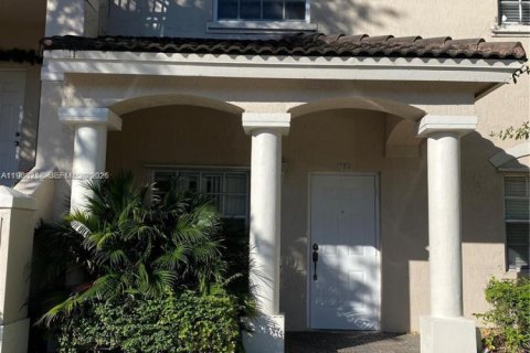 Снять в аренду кондоминиум в Дорал, Флорида 3 спальни, 117.06м2, № 2050342 - фото 7