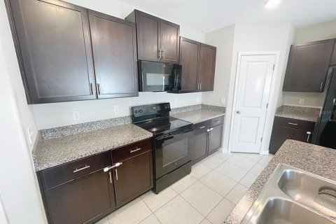 House in Tampa, Florida 4 bedrooms, 177.81 sq.m. № 1735465 - photo 17