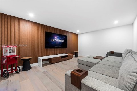 Снять в аренду виллу или дом в Пальметто-Бей, Флорида 8 спален, 755.2м2, № 2006516 - фото 10