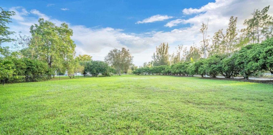 Land in Davie, Florida № 860598