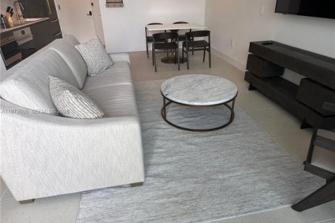 Condo in Miami, Florida, 1 bedroom  № 2042734 - photo 5