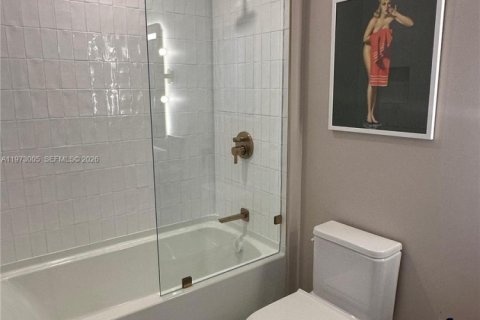 Condo in Miami, Florida, 1 bedroom  № 2042734 - photo 15