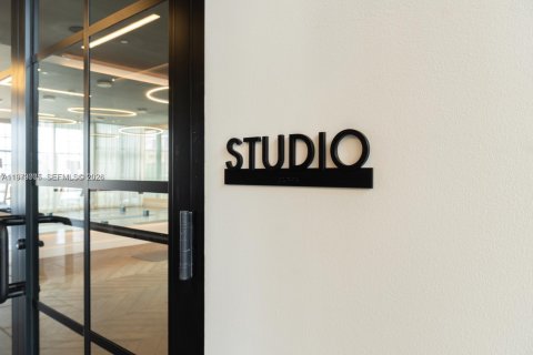 Condo in Miami, Florida, 1 bedroom  № 2042734 - photo 25