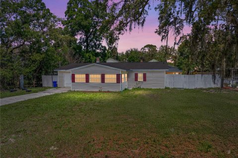 House in Dade City, Florida 3 bedrooms, 149.76 sq.m. № 1631963 - photo 1
