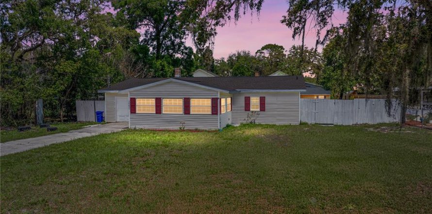 House in Dade City, Florida 3 bedrooms, 149.76 sq.m. № 1631963
