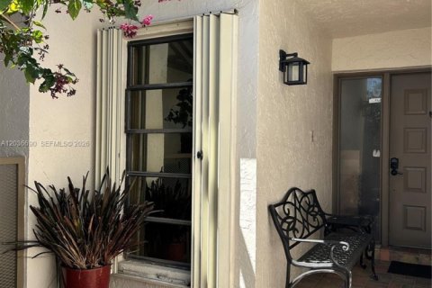 Casa en alquiler en Miami, Florida, 3 dormitorios, 146.79 m2 № 2085007 - foto 2