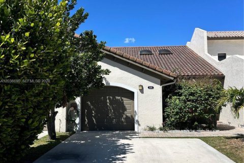 Casa en Miami, Florida 3 dormitorios, 146.79 m2 № 2085007