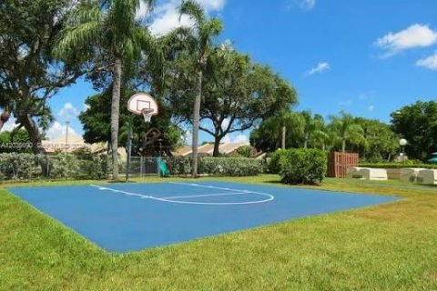 Casa en alquiler en Miami, Florida, 3 dormitorios, 146.79 m2 № 2085007 - foto 4