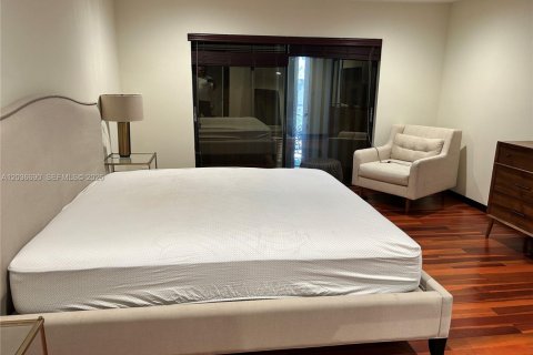 Casa en alquiler en Miami, Florida, 3 dormitorios, 146.79 m2 № 2085007 - foto 17
