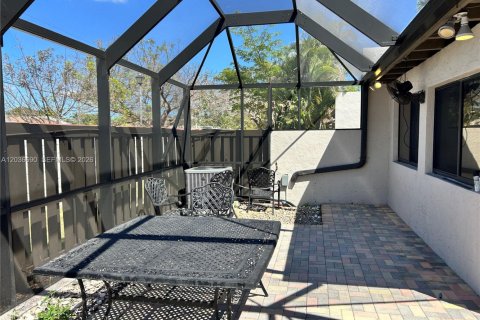 Casa en alquiler en Miami, Florida, 3 dormitorios, 146.79 m2 № 2085007 - foto 14