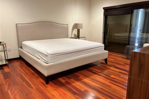 Casa en alquiler en Miami, Florida, 3 dormitorios, 146.79 m2 № 2085007 - foto 16