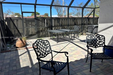 Casa en alquiler en Miami, Florida, 3 dormitorios, 146.79 m2 № 2085007 - foto 13