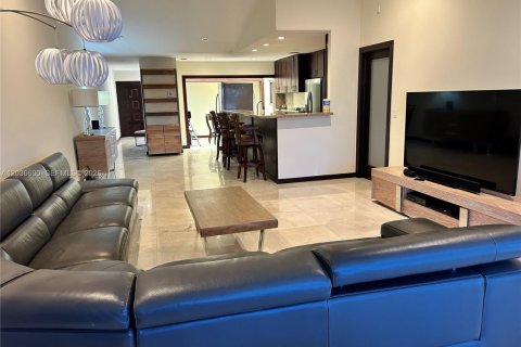 Casa en alquiler en Miami, Florida, 3 dormitorios, 146.79 m2 № 2085007 - foto 15