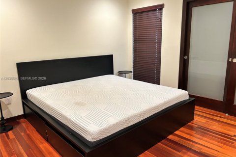 Casa en alquiler en Miami, Florida, 3 dormitorios, 146.79 m2 № 2085007 - foto 25