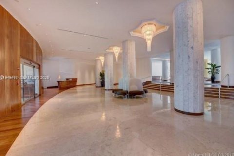 Condo in Miami Beach, Florida, 2 bedrooms  № 2010280 - photo 5