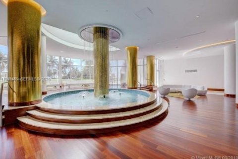 Condo in Miami Beach, Florida, 2 bedrooms  № 2010280 - photo 8