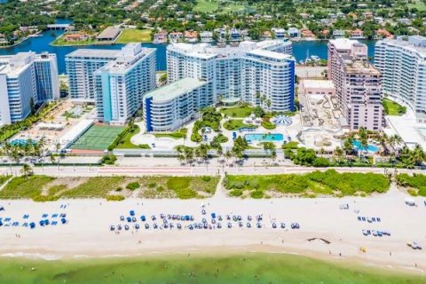Condo in Miami Beach, Florida, 2 bedrooms  № 2010280 - photo 3