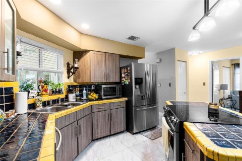Casa en venta en Miami, Florida, 3 dormitorios, 127.46 m2 № 1768818 - foto 9
