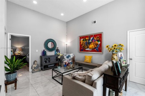 Casa en venta en Miami, Florida, 3 dormitorios, 127.46 m2 № 1768818 - foto 4