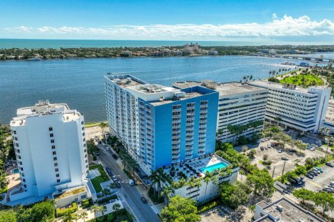 Condo in West Palm Beach, Florida, 1 bedroom № 2081765 - photo 4