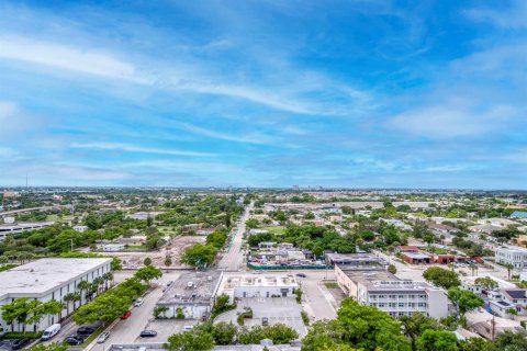Condo in West Palm Beach, Florida, 1 bedroom № 2081765 - photo 12