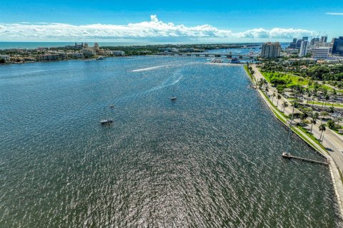 Condo in West Palm Beach, Florida, 1 bedroom № 2081765 - photo 9