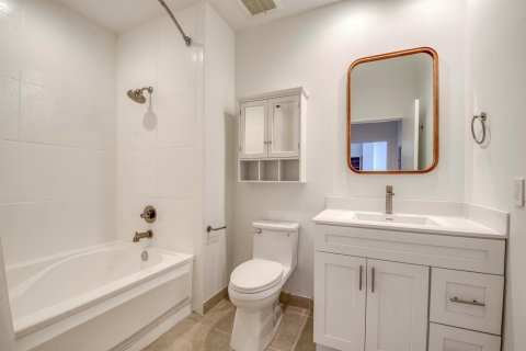 Condo in West Palm Beach, Florida, 1 bedroom № 2081765 - photo 20