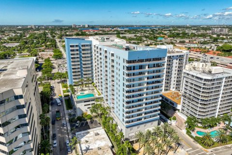 Condo in West Palm Beach, Florida, 1 bedroom № 2081765 - photo 2