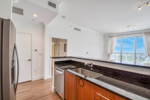 Condo in West Palm Beach, Florida, 1 bedroom № 2081765 - photo 17