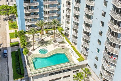 Condo in West Palm Beach, Florida, 1 bedroom № 2081765 - photo 3
