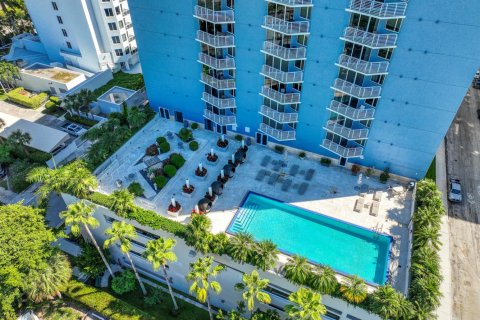 Condo in West Palm Beach, Florida, 1 bedroom № 2081765 - photo 6