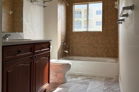 Condominio en venta en Orlando, Florida, 3 dormitorios, 217.86 m2 № 1576534 - foto 11