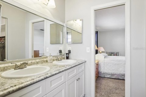 House in Sun City Center, Florida 2 bedrooms, 165.18 sq.m. № 1800335 - photo 23