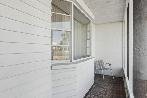 House in Sun City Center, Florida 2 bedrooms, 165.18 sq.m. № 1800335 - photo 6