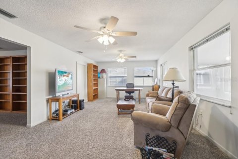 House in Sun City Center, Florida 2 bedrooms, 165.18 sq.m. № 1800335 - photo 16