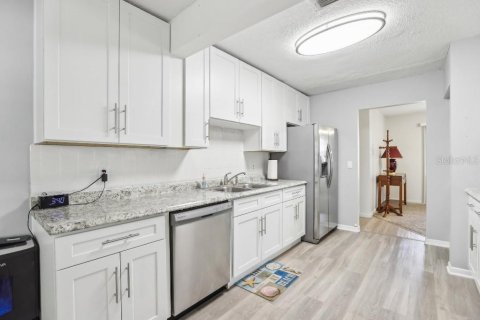 House in Sun City Center, Florida 2 bedrooms, 165.18 sq.m. № 1800335 - photo 10