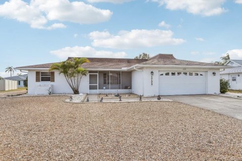 House in Sun City Center, Florida 2 bedrooms, 165.18 sq.m. № 1800335 - photo 2