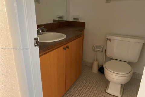 Condo in Coral Springs, Florida, 3 bedrooms  № 1951828 - photo 7