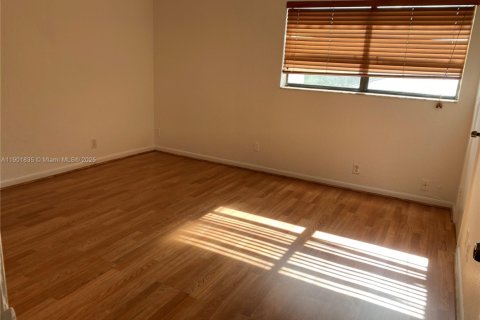 Condo in Coral Springs, Florida, 3 bedrooms  № 1951828 - photo 5