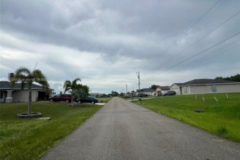 Купить земельный участок в Кейп-Корал, Флорида № 1940300 - фото 4