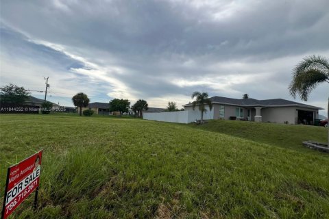 Купить земельный участок в Кейп-Корал, Флорида № 1940300 - фото 6