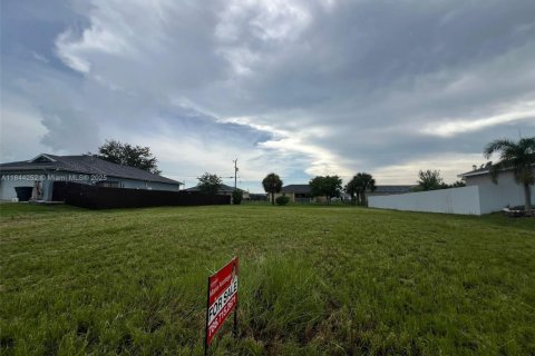 Купить земельный участок в Кейп-Корал, Флорида № 1940300 - фото 8