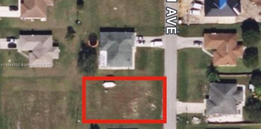 Земельный участок в Кейп-Корал, Флорида № 1940300