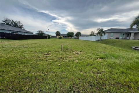 Купить земельный участок в Кейп-Корал, Флорида № 1940300 - фото 7