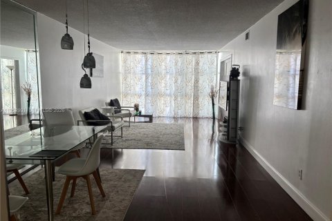 Apartamento en alquiler en Hallandale Beach, Florida, 2 dormitorios, 99.87 m2 № 2055060 - foto 7