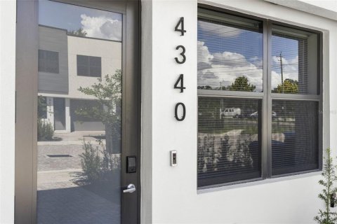 Adosado en alquiler en Tampa, Florida, 3 dormitorios, 151.62 m2 № 1399269 - foto 2