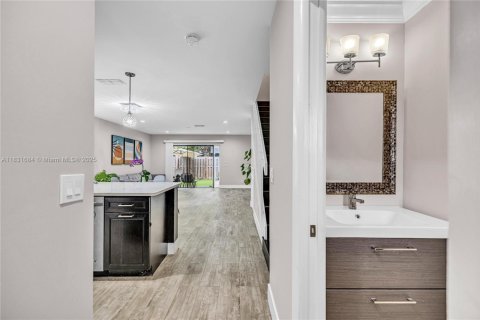 Townhouse in Pembroke Pines, Florida 3 bedrooms, 123.75 sq.m. № 1809880 - photo 22