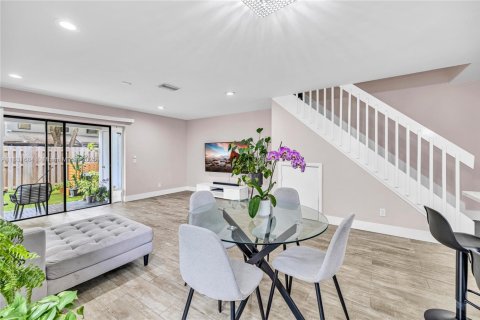 Townhouse in Pembroke Pines, Florida 3 bedrooms, 123.75 sq.m. № 1809880 - photo 12