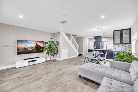 Townhouse in Pembroke Pines, Florida 3 bedrooms, 123.75 sq.m. № 1809880 - photo 16
