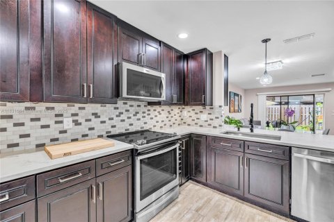 Townhouse in Pembroke Pines, Florida 3 bedrooms, 123.75 sq.m. № 1809880 - photo 9